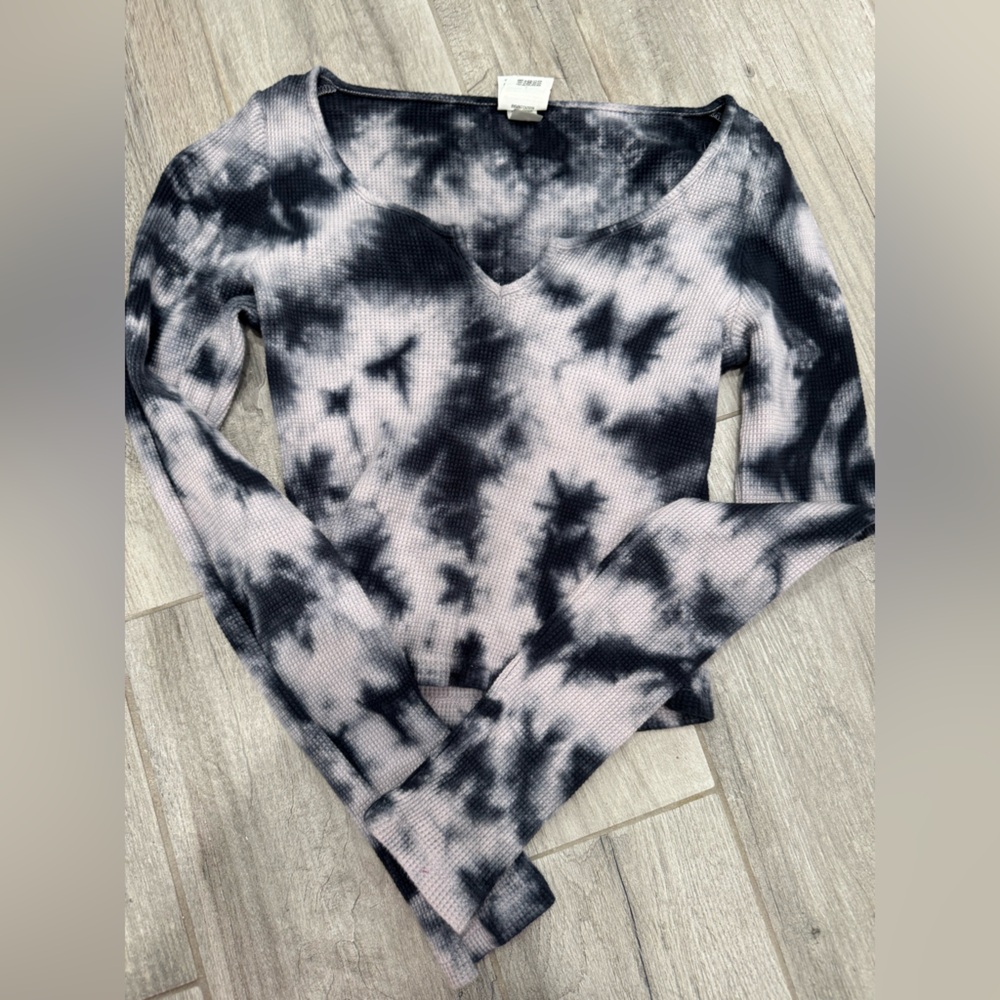 Victoria’s Secret PINK Navy & Light Blue Tie Dye Waffle Fabric Long Sleeve Shirt